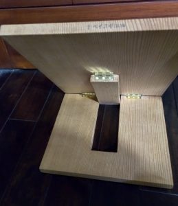 iPad木製スタンド完成品（背面）